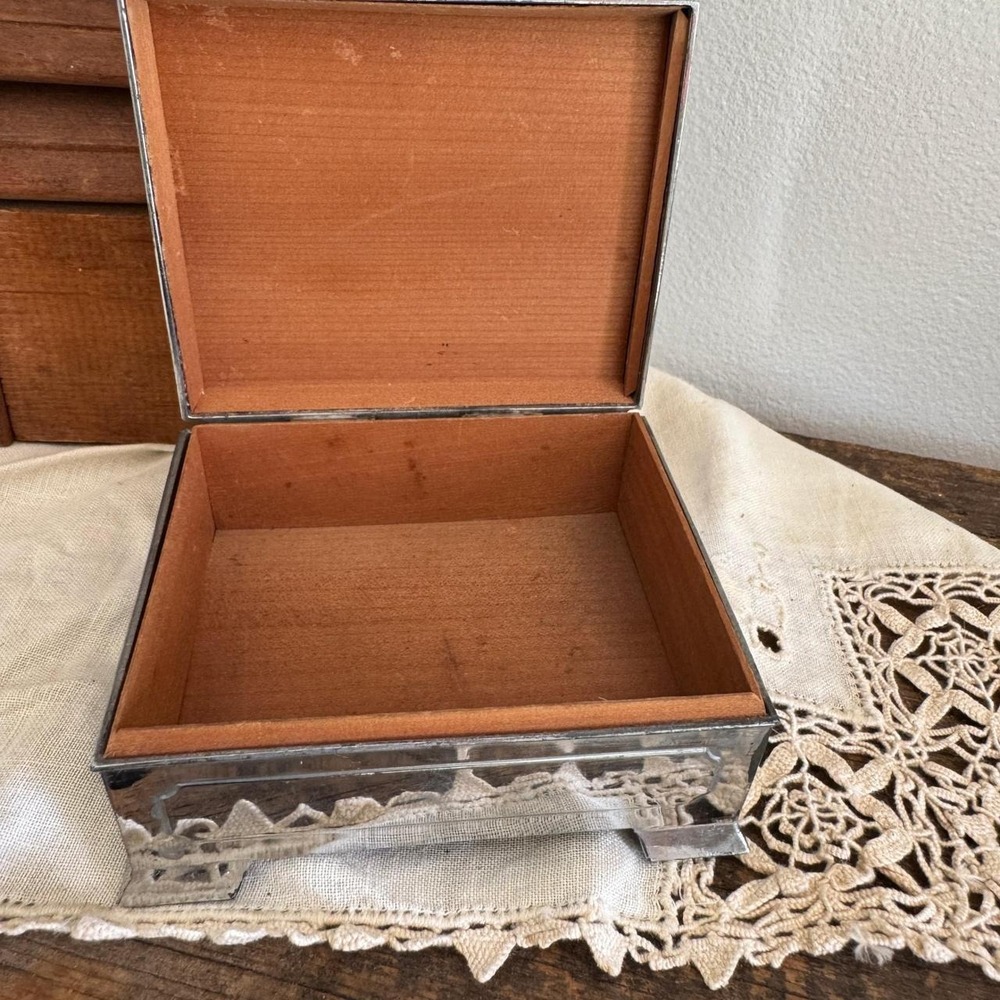Vintage Silver Ribbed Metal Trinket Box Made in Japan Wood Lined Footed 4x3.5x2 - Picture 2 of 5